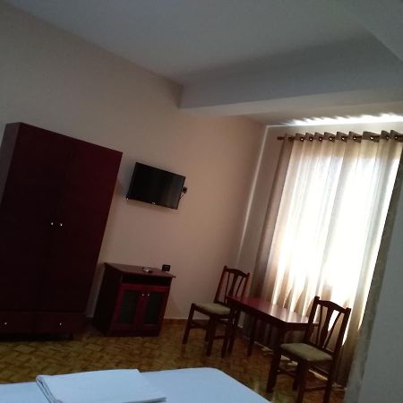 Hotel Gjeli Fier Exterior photo