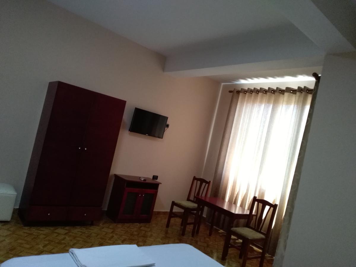 Hotel Gjeli Fier Exterior photo